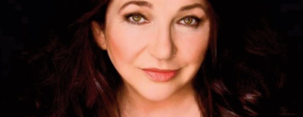 Kate Bush bouleversée par le regain de popularité de son ancien tube