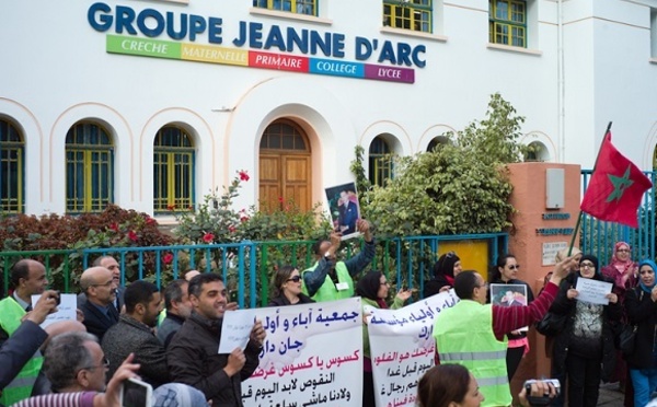 Nouveau sit-in de protestation de l’Association des parents d’élèves de Jeanne d’Arc