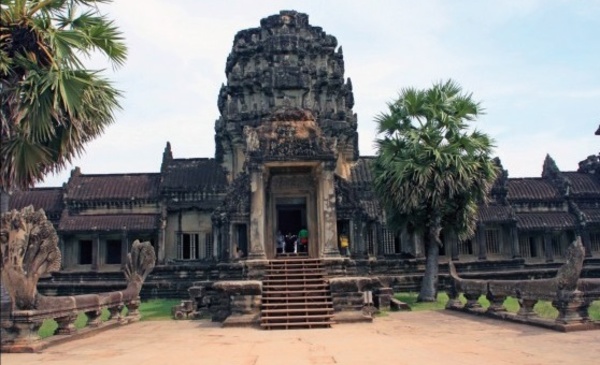 Des peintures invisibles découvertes dans le temple d'Angkor Vat au Cambodge