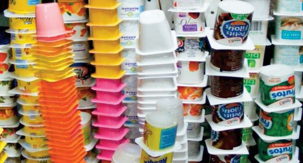Une start-up canadienne s’attaque au recyclage chimique des pots de yaourt