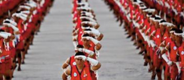 Une armée pour battre le record de participants à un rituel d'art martial