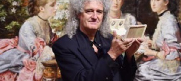 ​Brian May ouvre une exposition sur des cartes en 3D