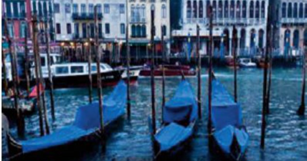 Un phénomène de basses marées met à sec des canaux de Venise