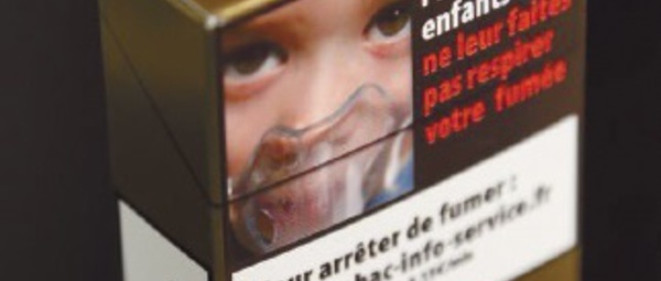 ​Paquet de cigarettes neutre : les fumeurs australiens rapidement convaincus