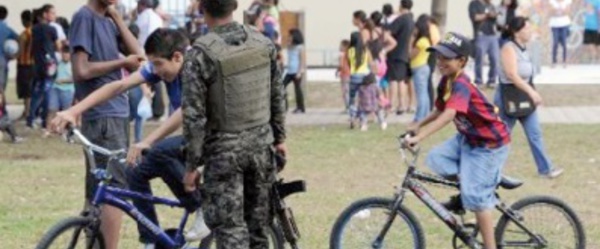 ​Face à la violence au Honduras, une oasis de toboggans et de balançoires