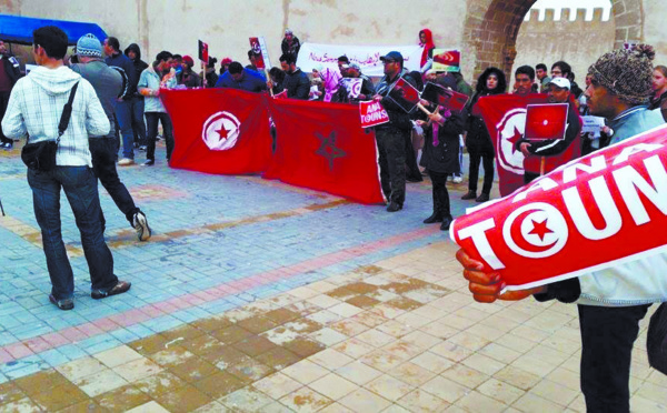 A Rabat, les Marocains manifestent leur solidarité devant l’ambassade de Tunisie