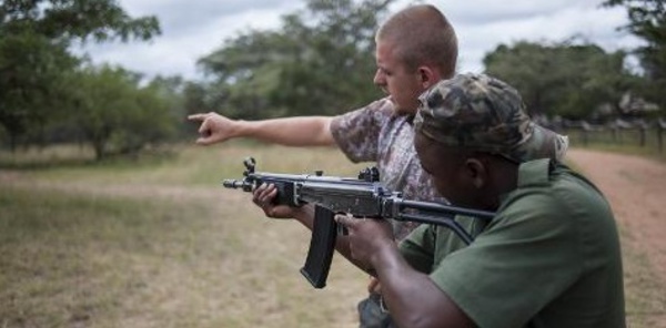 ​A l'école des rangers sud-africains, la lutte anti-braconnage s'apprend à la mitraillette