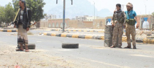 ​Le palais présidentiel d’Aden évacué par les rebelles chiites après des raids aériens de la coalition