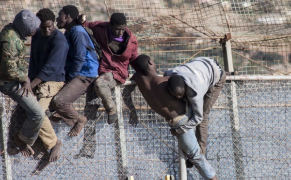 Le PSOE conteste devant le Tribunal constitutionnel la loi d’expulsion des migrants vers le Maroc