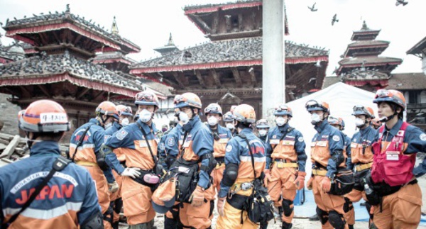 ​La police anti-émeute  intervient pour contenir  la colère des survivants au Népal