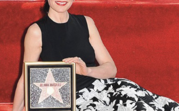 ​Julianna Margulies reçoit son étoile sur le Walk of Fame