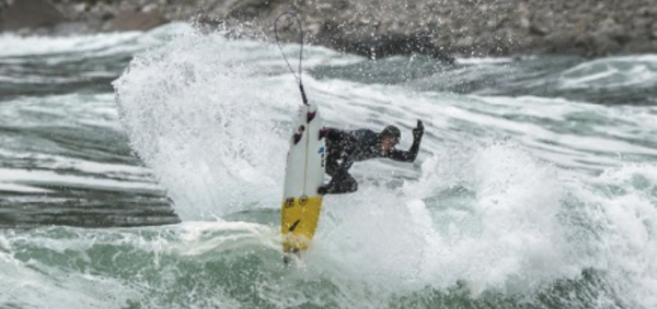 Insolite : Surfeurs de l’extrême