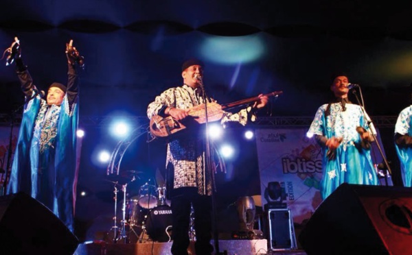 ​Douzi et Hamid El Kasri épatent le public du Festival  «Sourire de Casablanca»