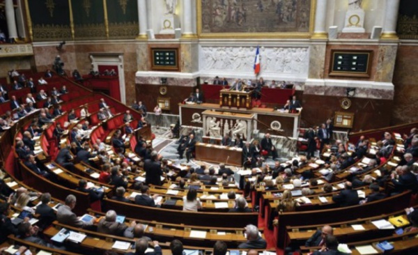 ​En plein scandale d'espionnage, le Parlement français adopte le projet de loi sur le renseignement