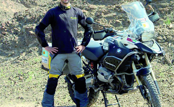 Un jeune Marocain sillonne l'Europe à moto pour la bonne cause