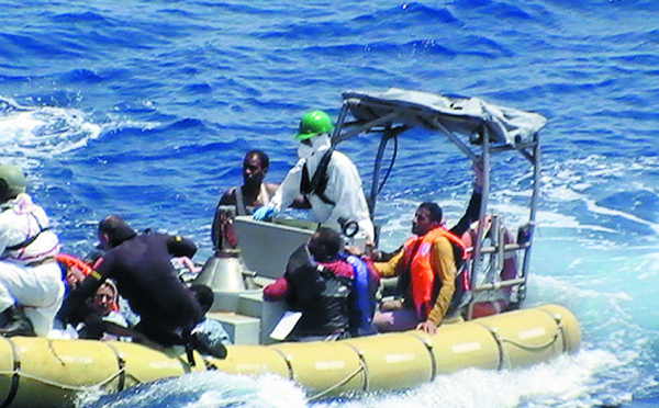 Les survivants du  naufrage en Méditerranée arrivent à Palerme