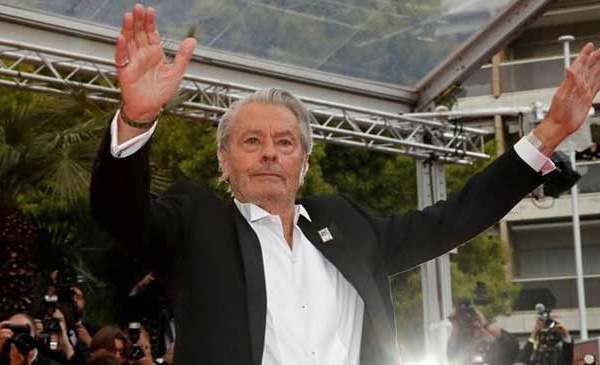 La France prépare ses adieux à Alain Delon