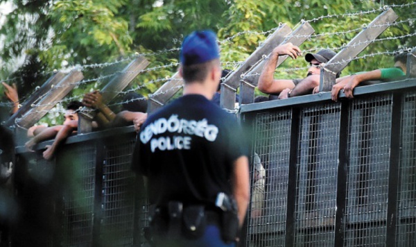 Les migrants bloqués à la frontière hongroise en quête d'autres routes vers l’Allemagne