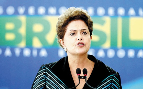 Au Brésil Dilma Rousseff fragilisée par une double menace de destitution