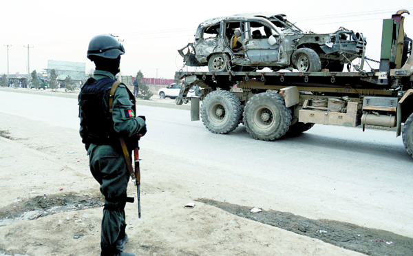 Un convoi de l'Otan visé par un attentat suicide à Kaboul