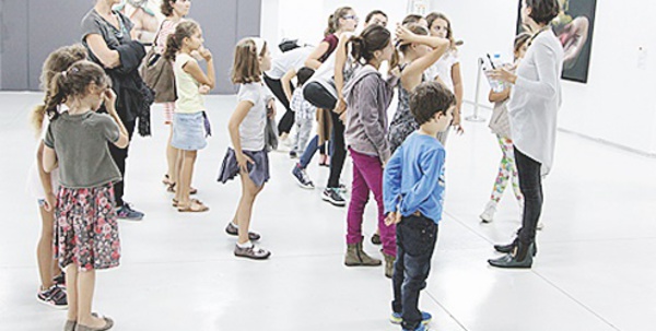 Les enfants célèbrent l'anniversaire du musée de Rabat