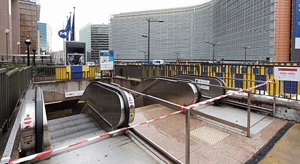 A Bruxelles, écoles et métros rouvrent malgré le maintien de l'alerte maximale