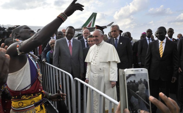 Au Kenya, le pape François dénonce les  violences commises au nom de Dieu