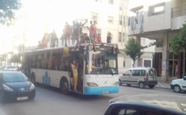 Un enfant sous les roues de City Bus à Fès