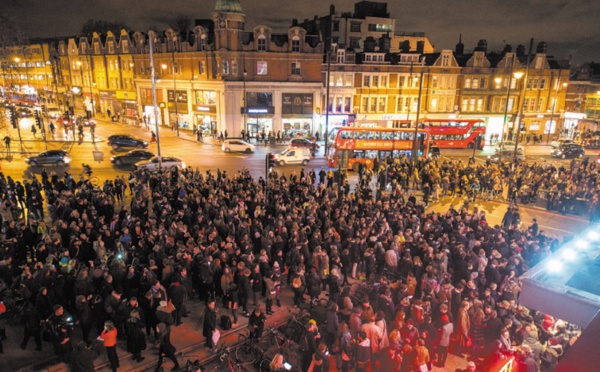 A Londres, chants et danses pour rendre hommage à David Bowie