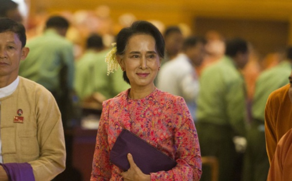 Le parti d'Aung San Suu Kyi prend les rênes du Parlement