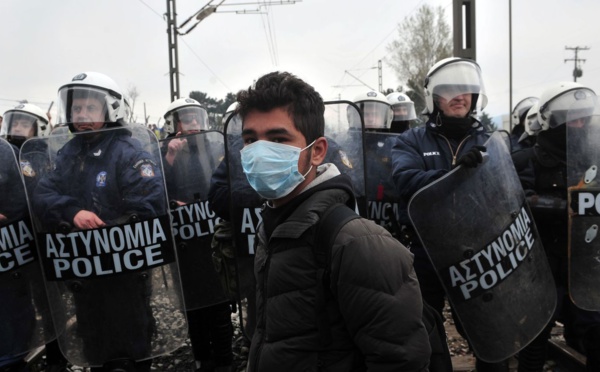 La police macédonienne tire des gaz lacrymogènes sur une centaine  de migrants à Idomeni