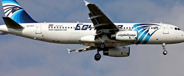 Des morceaux de la carlingue de l'Airbus A320 d'EgyptAir localisés sur "plusieurs sites"