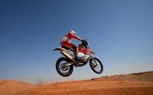 Au Dakar-2025, les balbutiements de motos de course électriques